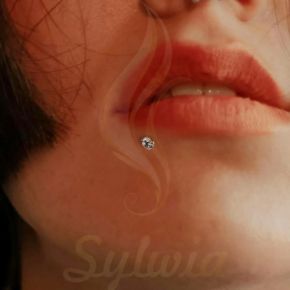 SYLWIA Piercing para labios de oro real de 14 quilates, 16 g de hilo interno, joyería Ashley para labios, diamante de imitación CZ – 2,5 mm 3 mm, 18 g, nariz, caracola, hélice, tragus, labret para