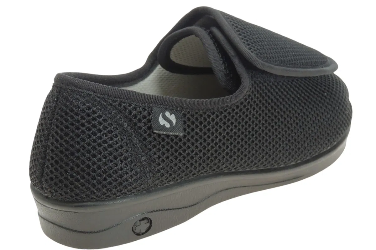 Calzados Romero Zapatilla para Pies Delicados en Ancho Especial para Mujer Tratamiento Antibacteriano Sanitized Negro Talla 38