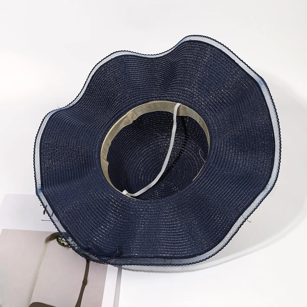 Sombrero de Paja Transpirable de ala Ancha con Volantes,Sombrero de Verano para Mujer con Protección UV,Tejido de Paja y Lazo de Tul Perlado,Sombrero de Playa para Vacaciones,Viajes y Actividades Al