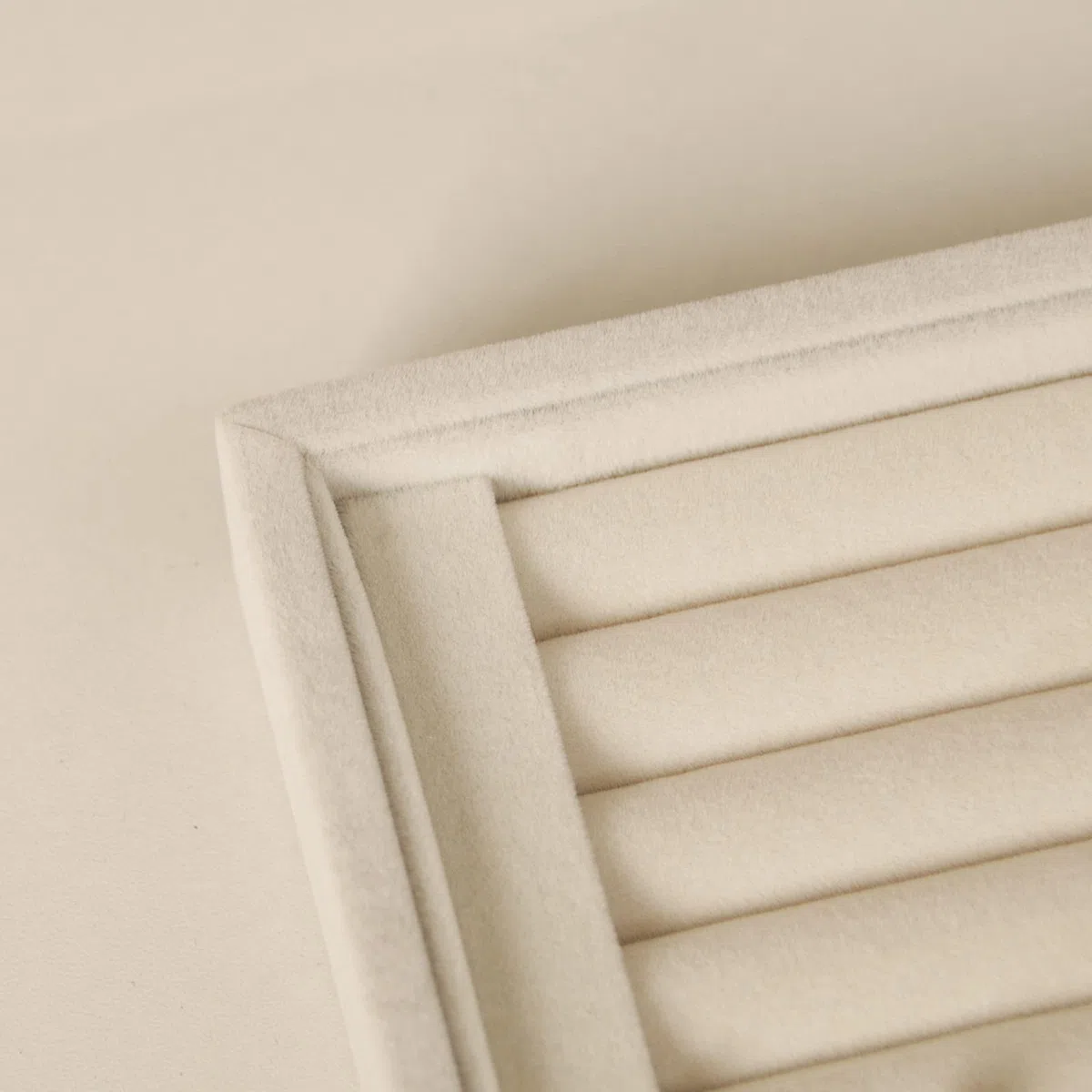 Pangkeep Soporte para anillos, bandeja organizadora de joyas, soportes para vender anillos y pendientes (beige)