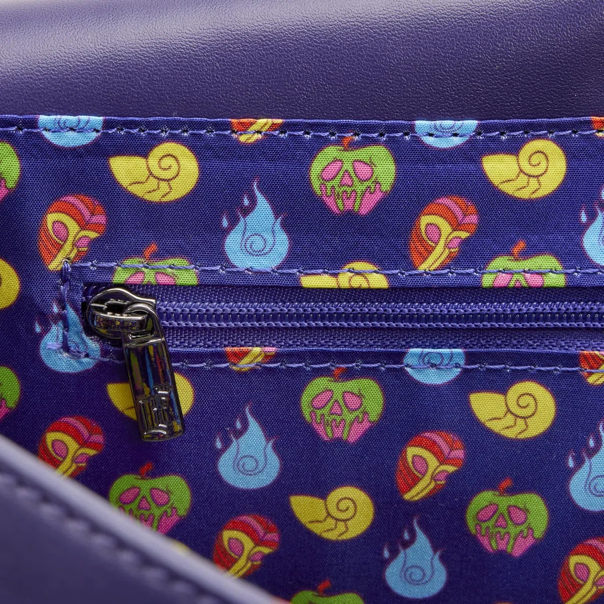 Loungefly Disney Villains In The Dark - Bandolera