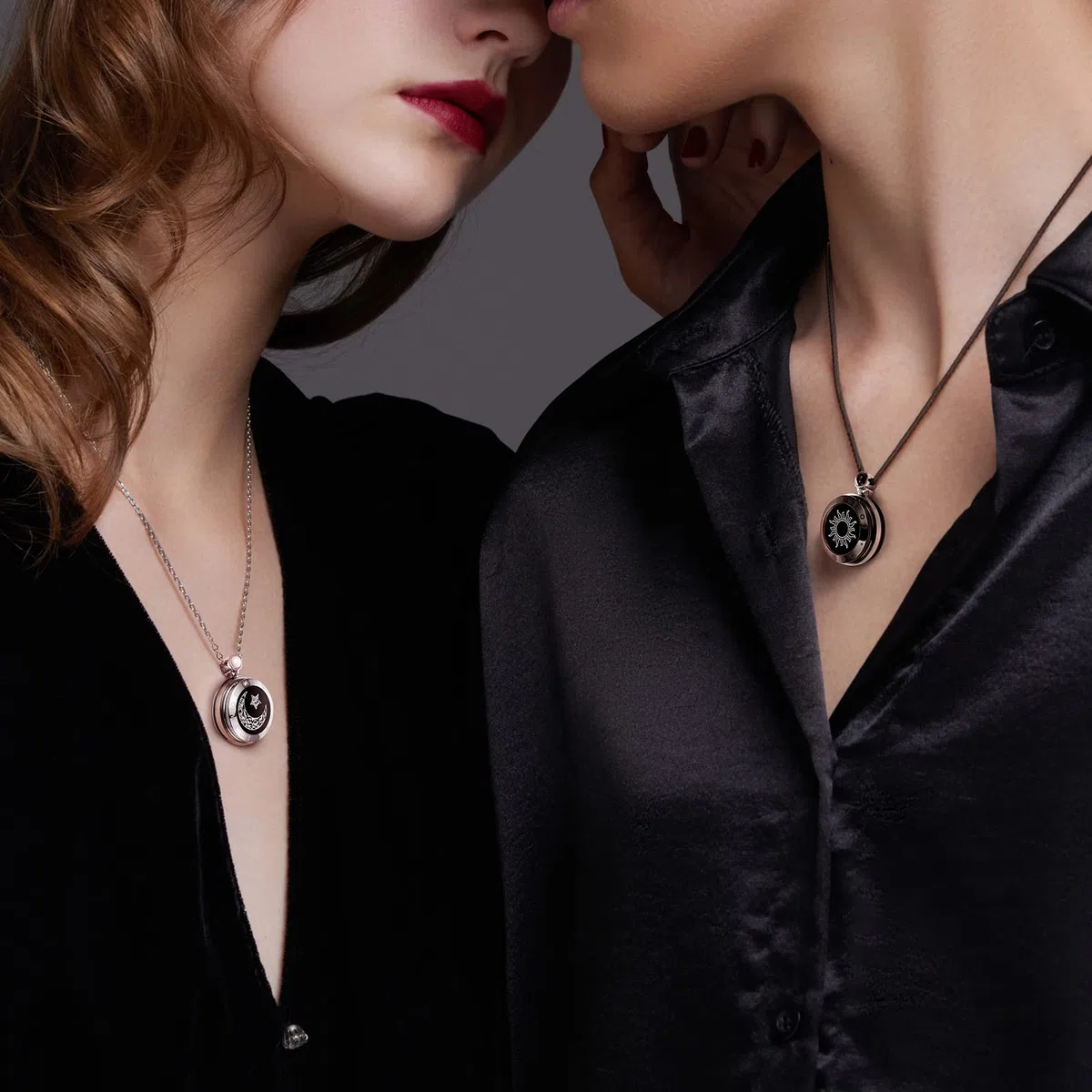 TOTWOO Collares Táctiles para Parejas con Vibración y Luces – Conexión Bluetooth para Relaciones a Distancia – El Regalo Romántico que Acerca los Corazones