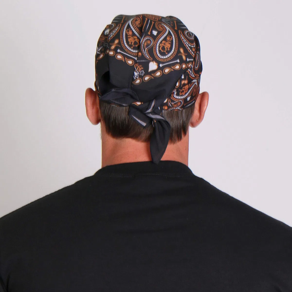 Hot Leathers Bandana con estampado de cachemira, 53,3 x 53,3 cm, color negro y naranja