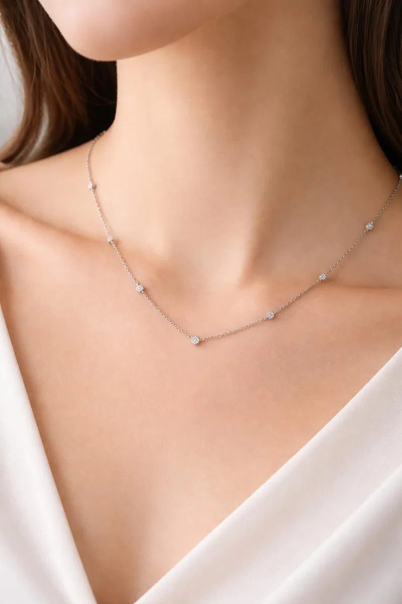 Collar Salia Gold Paris - Oro de 18 quilates - 2,18 gr - Cadena de oro blanco con cuentas facetadas brillantes - Valor refugio - Idea de regalo - Sello 750 - Certificado de autenticidad