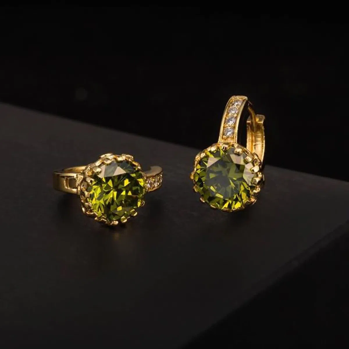 KnSam Au750 Pendientes de aro para mujer, clásicos con moissanita, oro amarillo de 18 quilates, pendientes para mujer pequeños joyas auténticas, oro