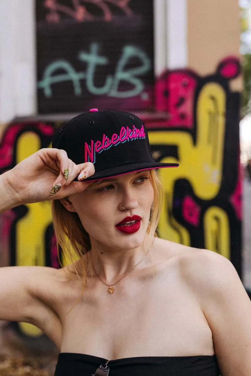 Nebelkind Gorra-Snapback Cap Miami Negro Rosa, Hombre Mujer Unisex, Talla Unica, tamaño Ajustable, Gorra de béisbol Moda, Estilo Streetwear, Gorras de béisbol con Visera Recta