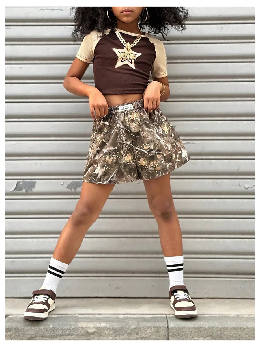 Floerns Pantalones cortos de chándal con cintura elástica y estampado de camuflaje para niña
