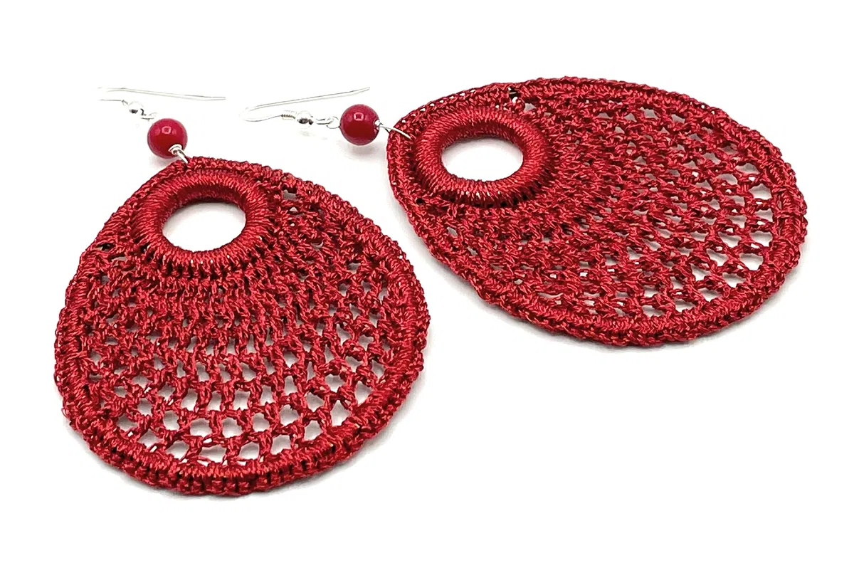 Pendientes Crochet y Coral Rojo, Plata 925, Joyas Artesanales, Estilo Moderno, Regalo para Mujer