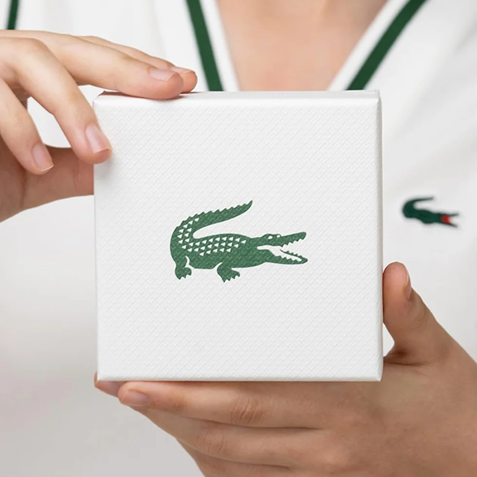 Lacoste Pulseras de Cuero de Doble Vuelta para Hombre Colección MATT con Cierre de Mosquetón de Color – Disponibles en Marrón, Azul Marino o Negro