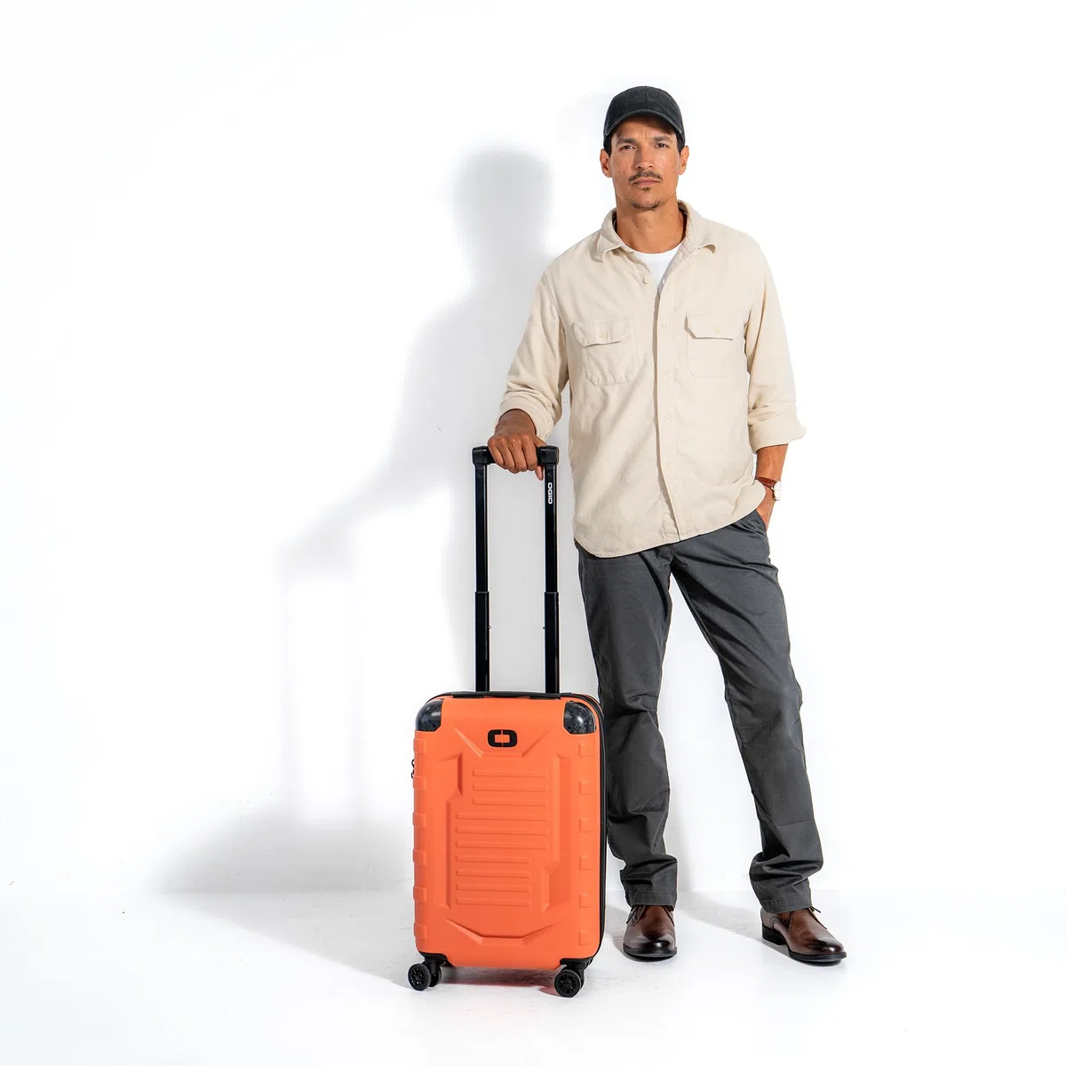 OGIO Renegade Vault - Bolsa de Viaje con Ruedas (Equipaje Lateral Duro de 4 Ruedas), Koi, Equipaje de Mano