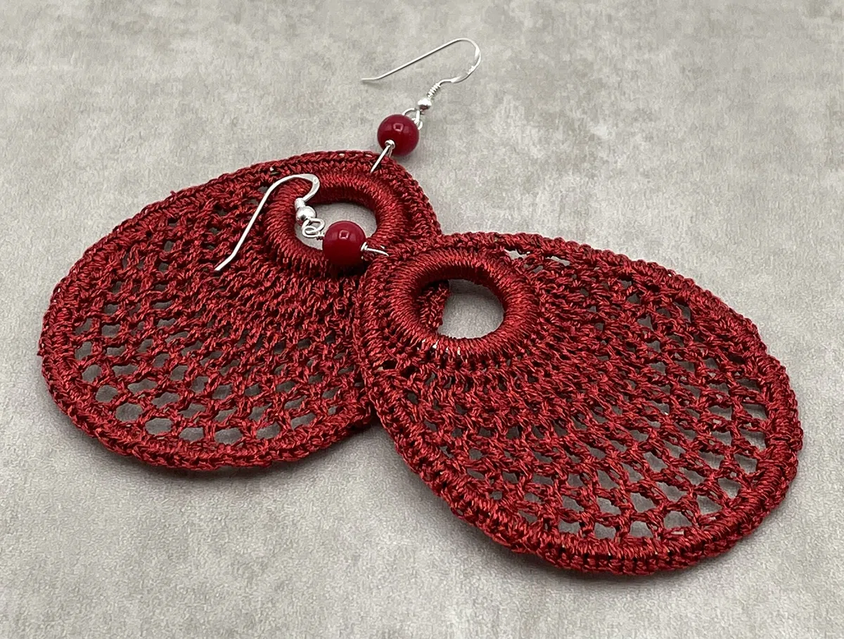 Pendientes Crochet y Coral Rojo, Plata 925, Joyas Artesanales, Estilo Moderno, Regalo para Mujer